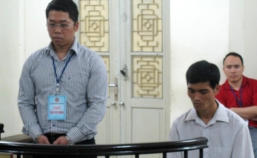 2 giam doc cau ket san xuat thuoc gia de kiem loi hinh anh