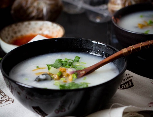 17 nguoi vuong lao ly khi bac bep nau chao o san uy ban hinh anh