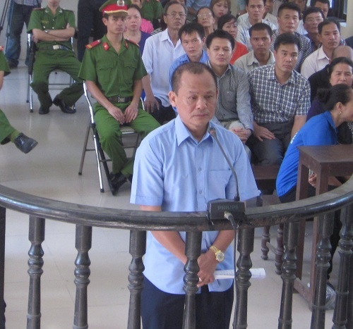 Minh 'sam' va dong bi khai gi anh 2