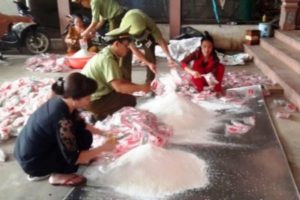 Ban gan 2.000 goi mi chinh gia linh 2 nam tu treo hinh anh