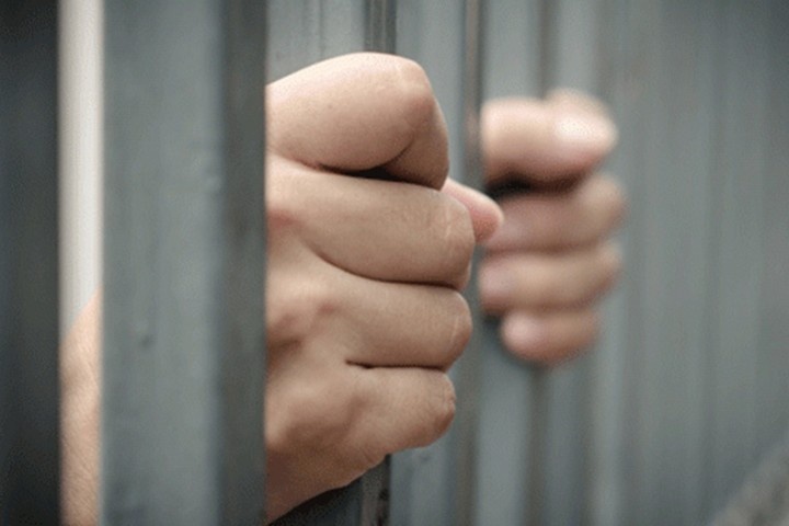 giet nguoi trong trai giam anh 1