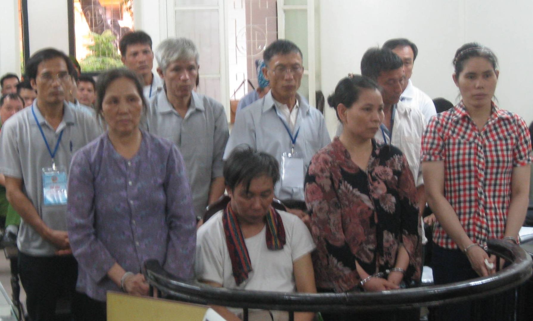 15 nguoi bac bep nau chao o san Uy ban duoc giam an hinh anh