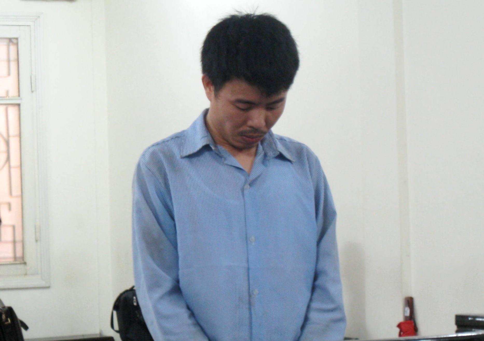 Tong giam doc lua dao khoc nuc no vi toa khong cho noi hinh anh