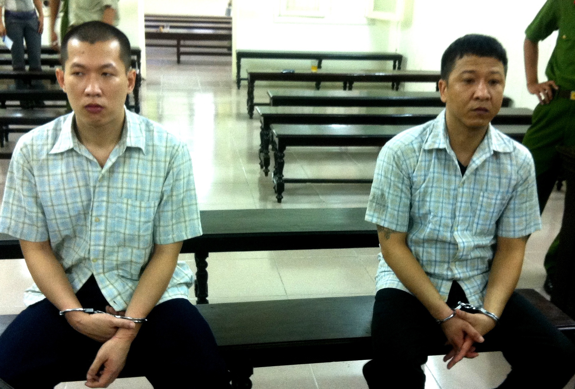 Bi bat qua tang dung ma tuy, bo doi tuoi xang, dot cong an hinh anh