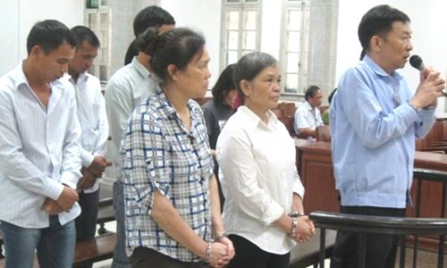 Trum da cap lua 11.000 nguoi hua song guong mau khi ra tu hinh anh