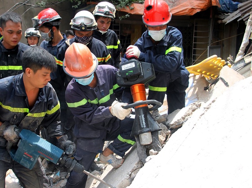 Vu sap nha 3 tang luc rang sang: Ai phai chiu trach nhiem? hinh anh