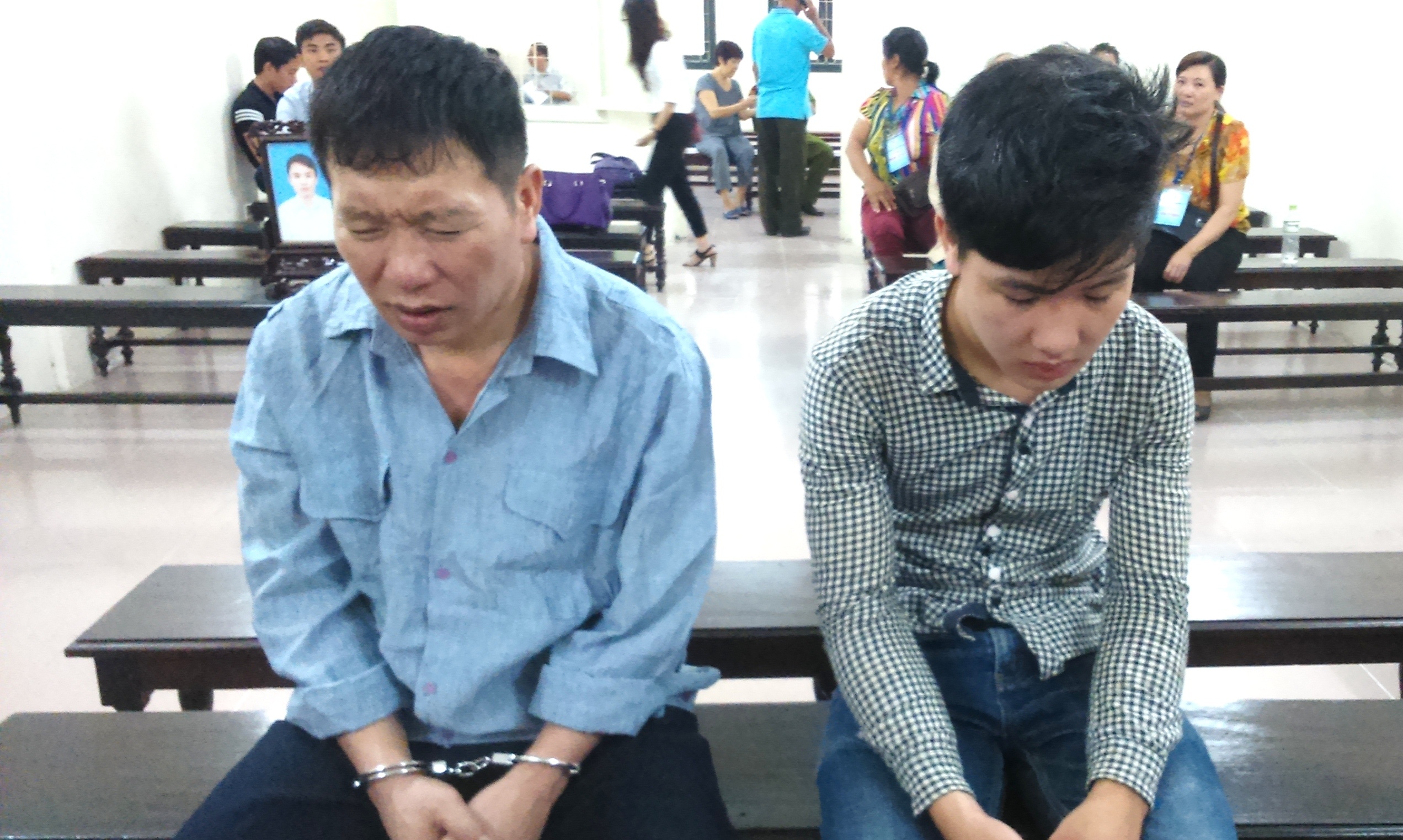 Danh nguoi va cham giao thong tu vong, hai cha con linh an hinh anh