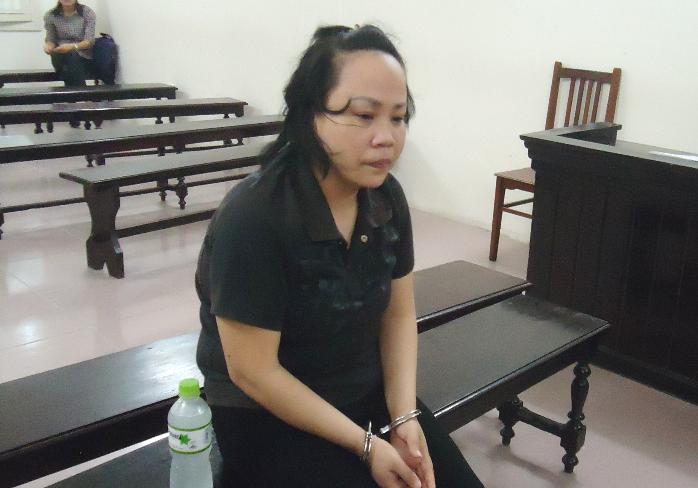 Bi cao lua ba ngoai hon 300 trieu khoc lan tai toa hinh anh