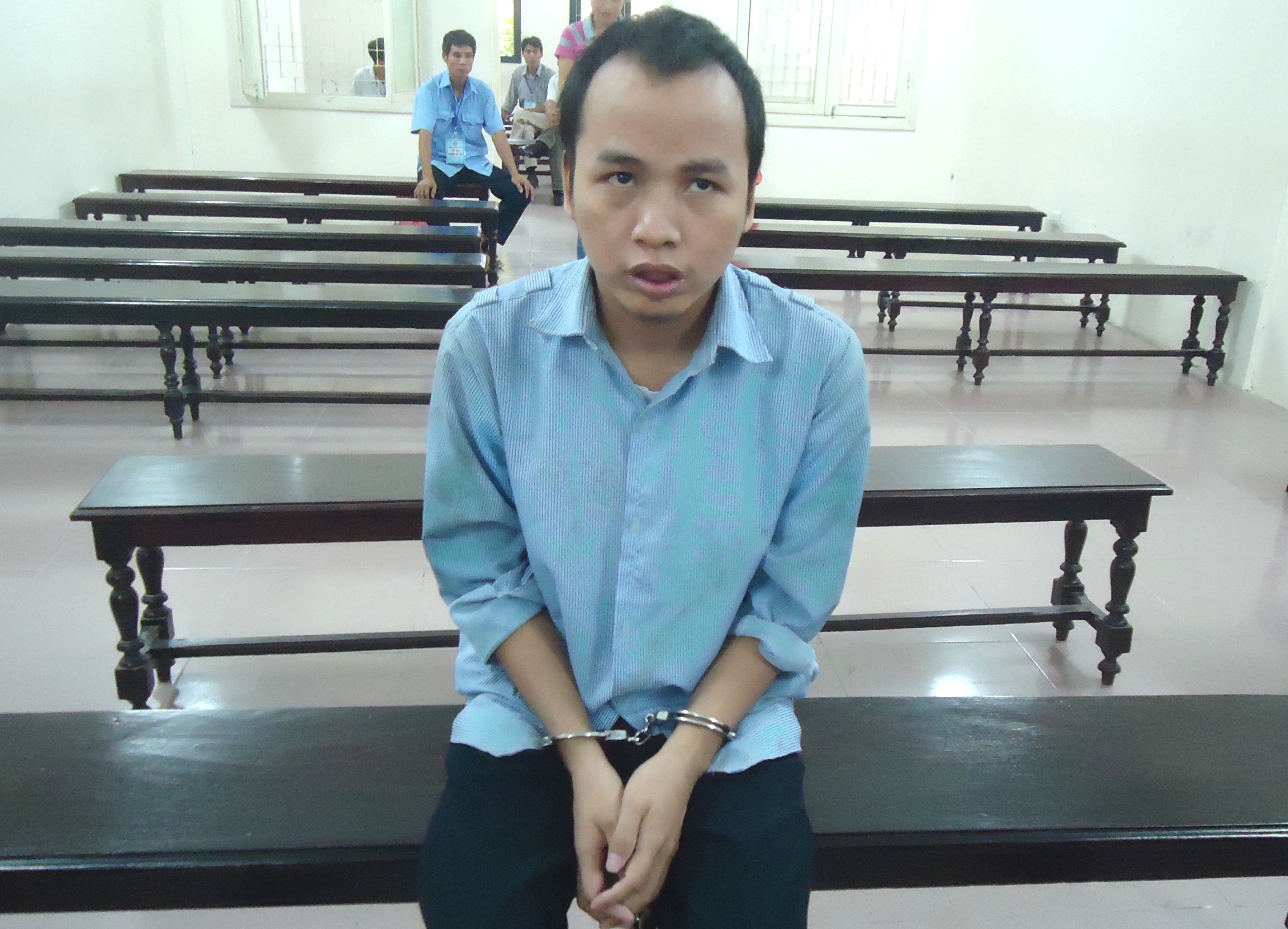 Cuu sinh vien chem chet dong nghiep o quan bia hinh anh