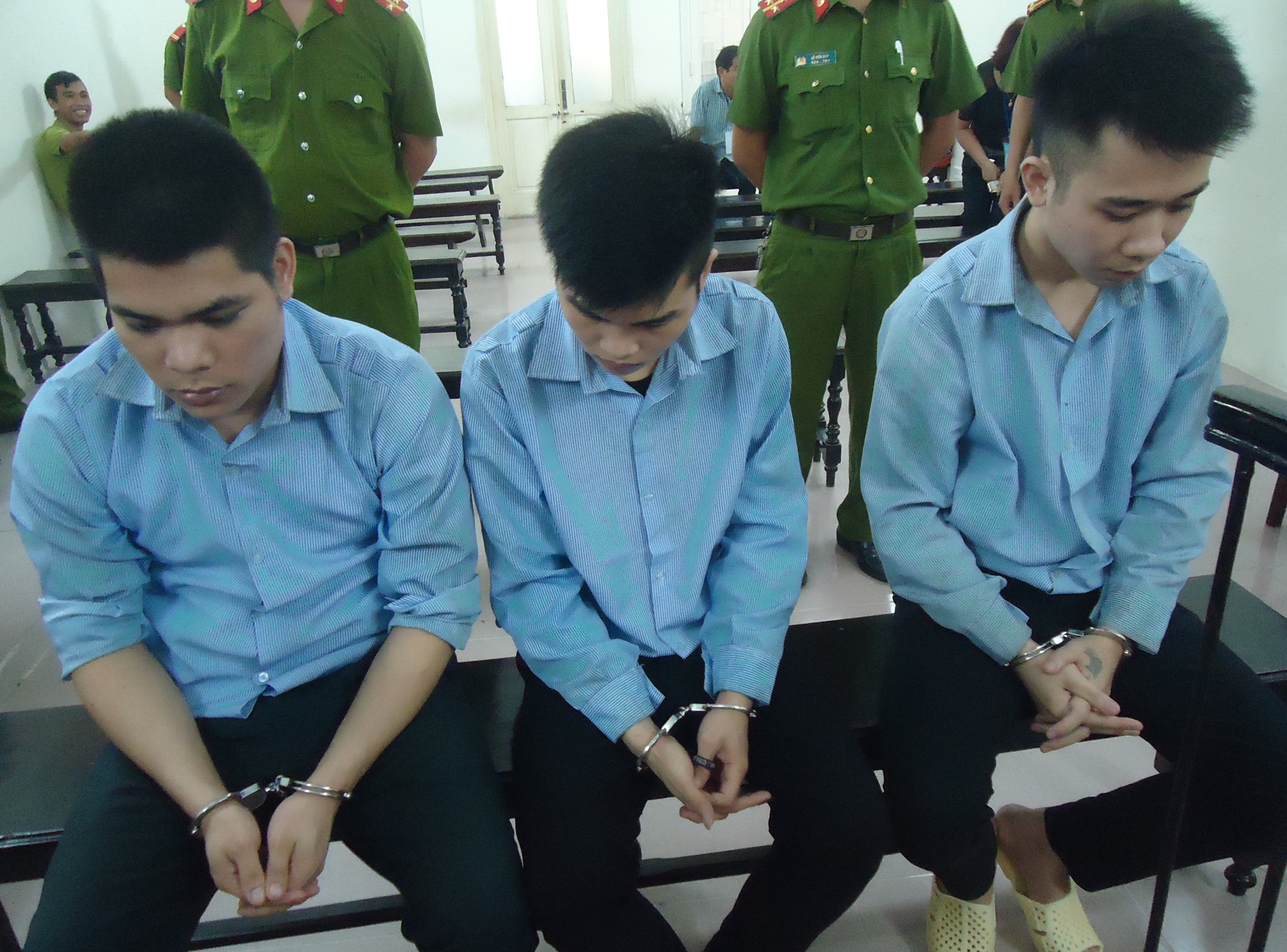 Nam sinh 17 tuoi  giet nguoi anh 1