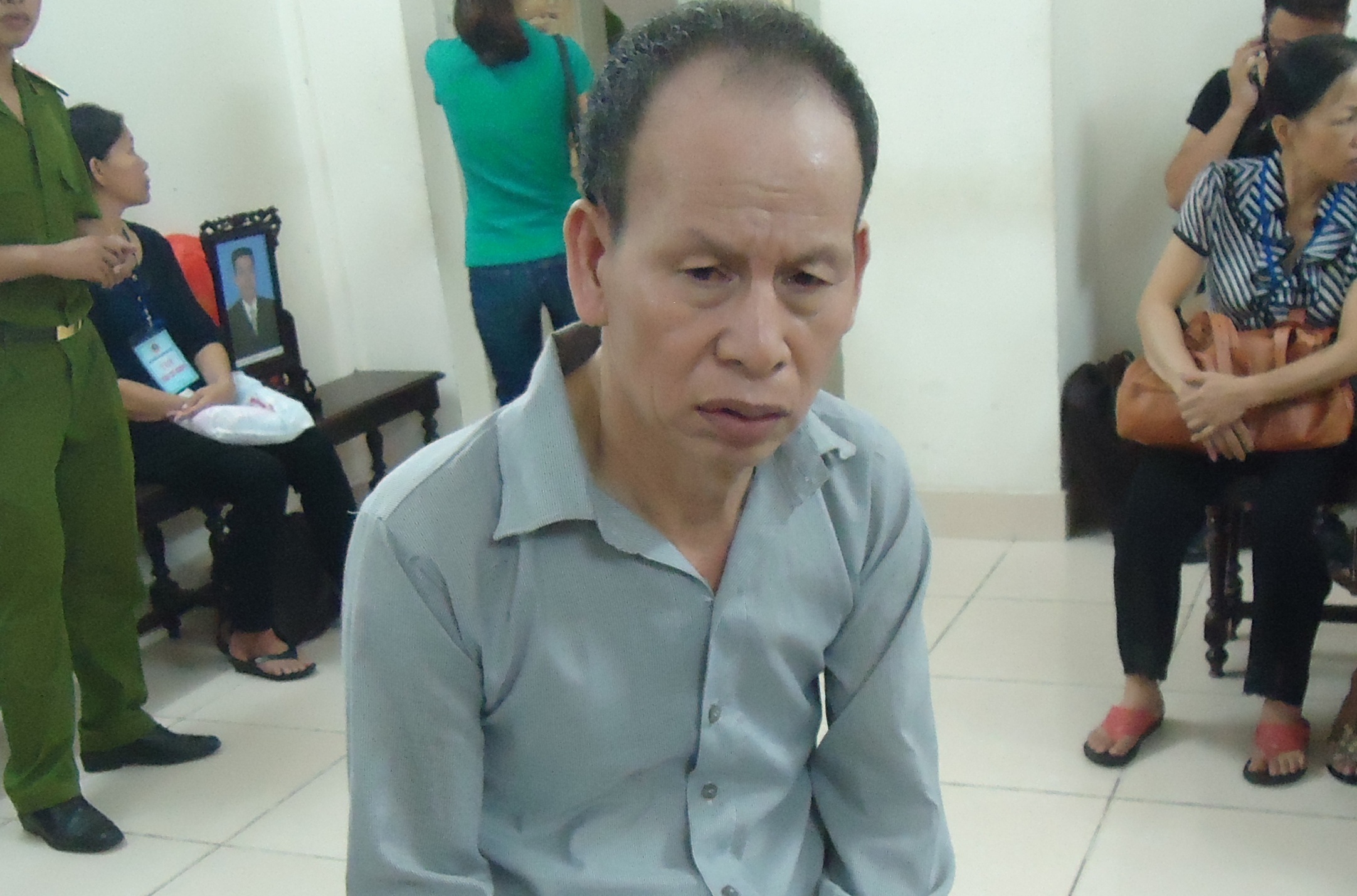 Ong lao 61 tuoi giet nguoi tai tru so tuan tra khu dan cu hinh anh