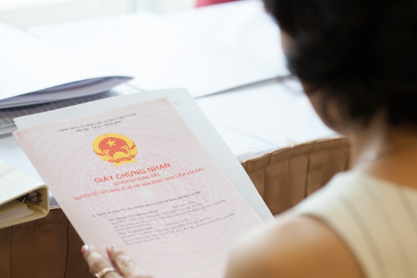 Nu chuyen vien tiep dan quan linh 7 nam tu hinh anh