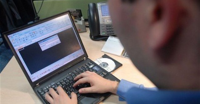 Cau chu chem nhan vien suyt chet vi khong cho muon may tinh hinh anh