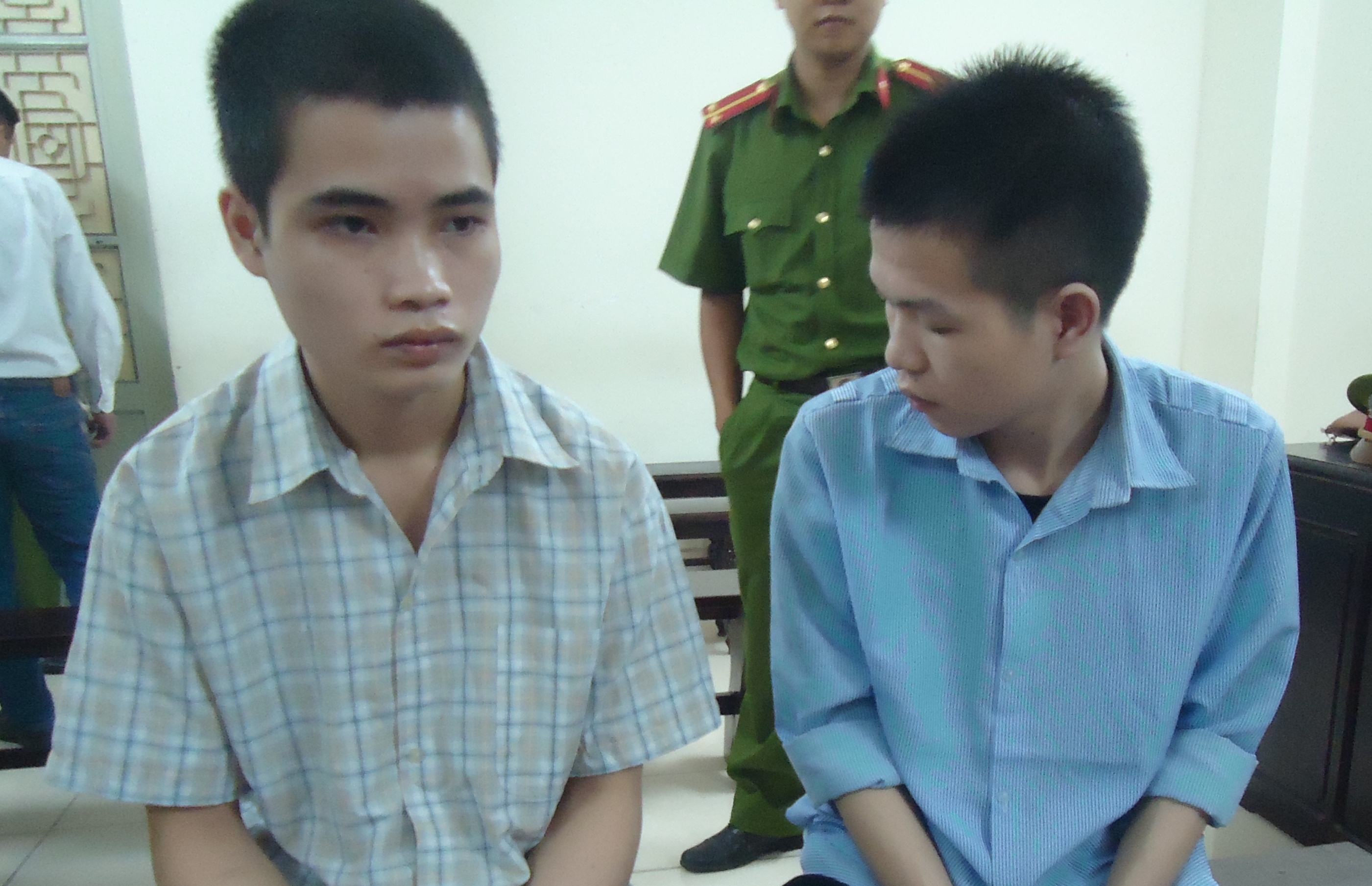 Hai ke sat hai ba chu quan ca phe linh an tu hinh hinh anh