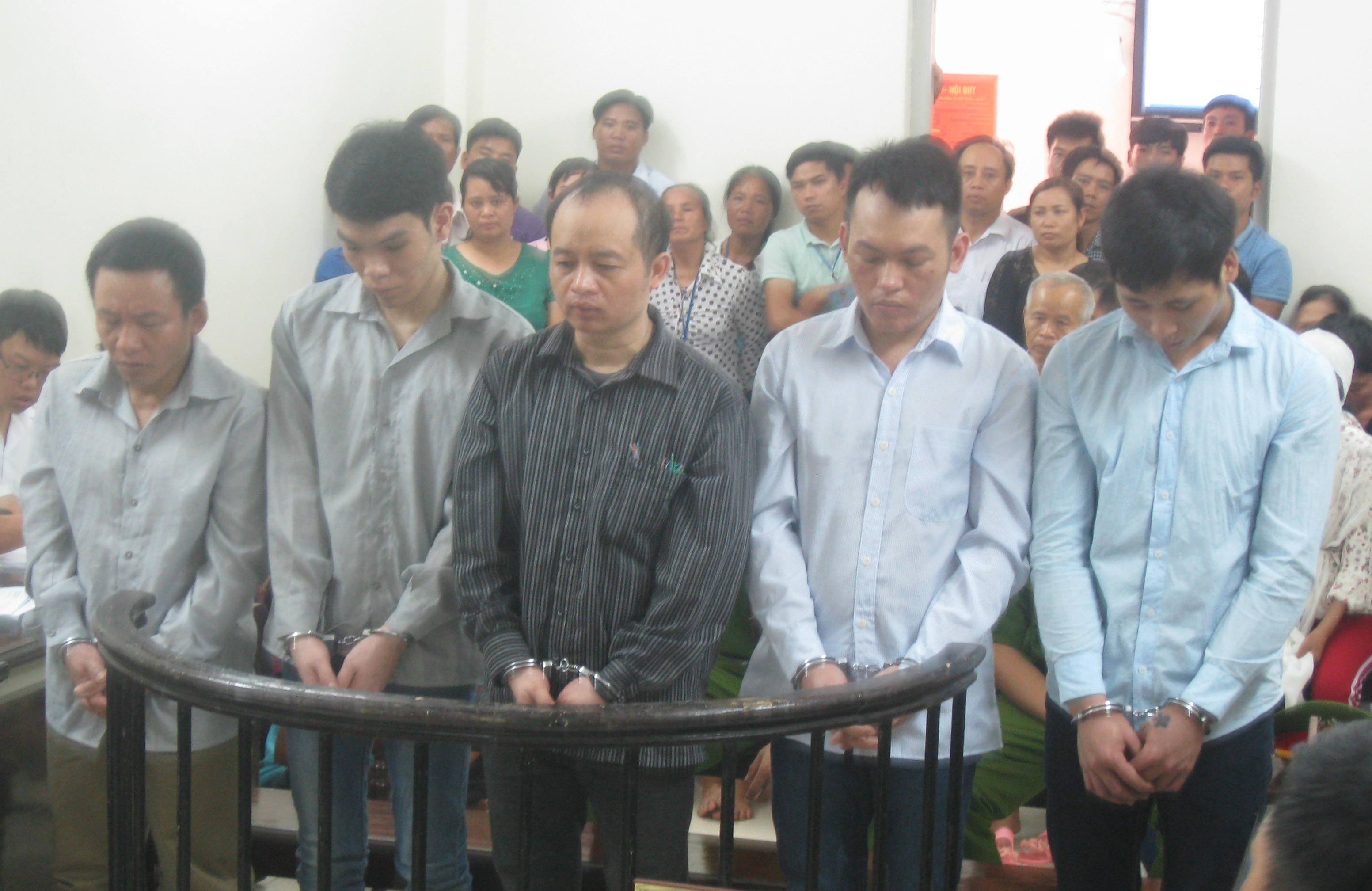 Cuop 21 trieu dong, chu no va dong bon linh 90 nam tu hinh anh