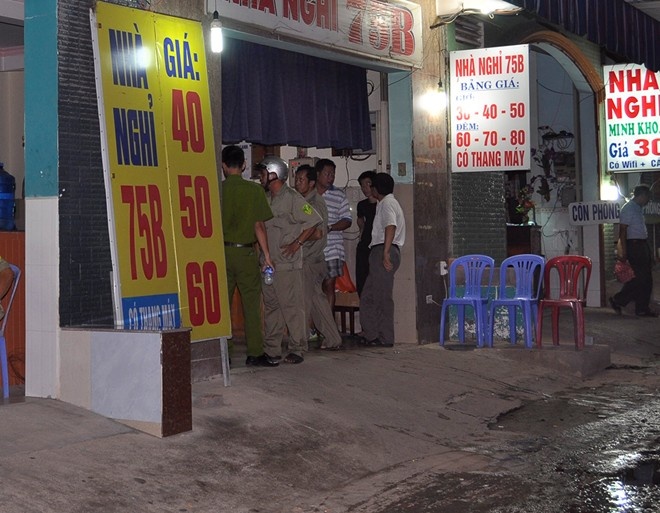 Vao nha nghi voi nguoi da co chong se bi xu ly the nao? hinh anh