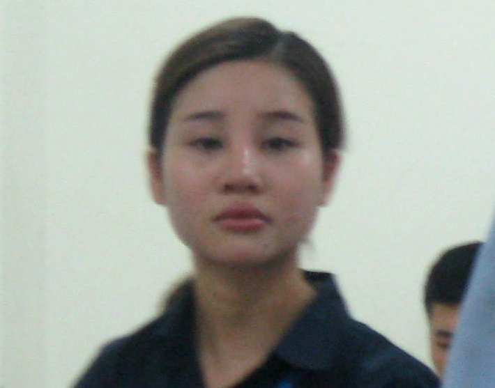 Nu tiep vien bi ep no vi khach che thieu nhiet tinh hinh anh