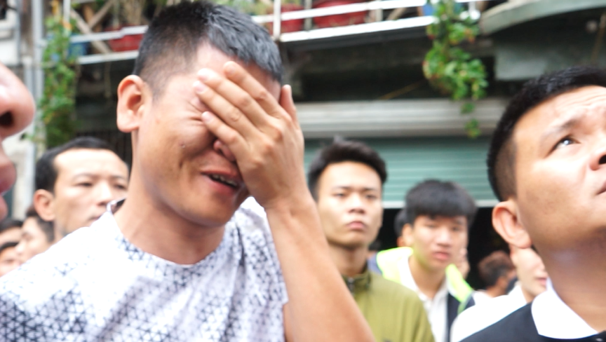 Nguoi dan ke chuyen thoat nan khoi vu chay o quan karaoke hinh anh