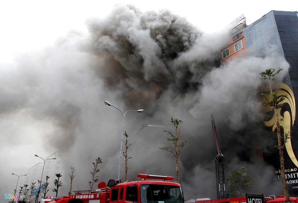 Biển quảng cáo sai quy định ảnh 1 Bien quang cao sai quy dinh anh 1