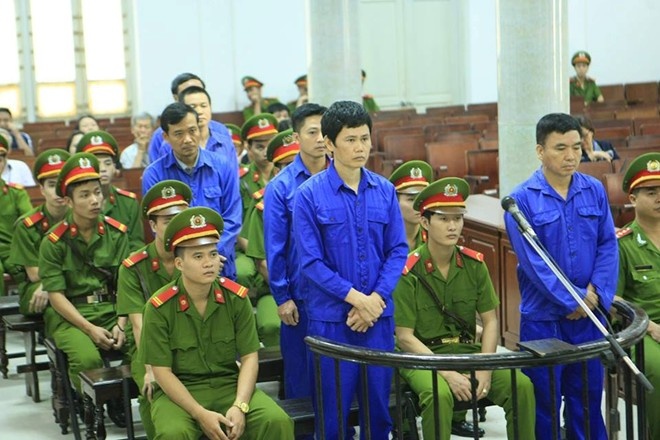 2 cuu quan chuc duong sat nhan tien 'lot tay' duoc giam an hinh anh