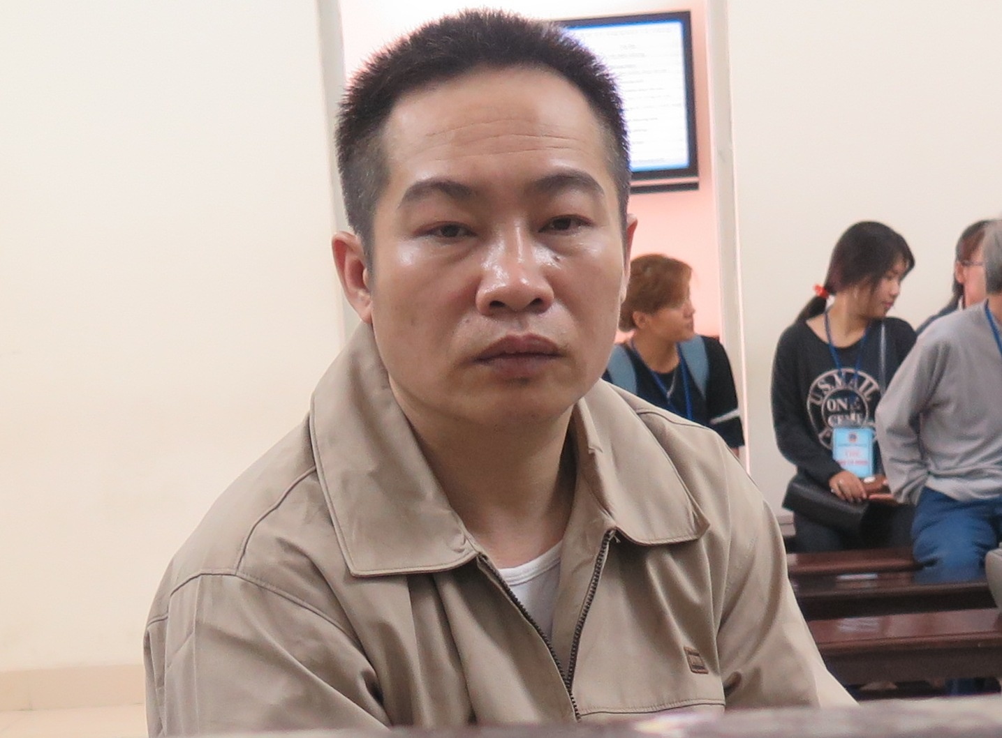 Nguoi dan ong lua dao doi tien 'boi tron' hinh anh