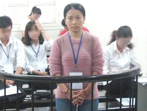 Hầu tòa vì làm giả giấy tờ ảnh 1 Hau toa vi lam gia giay to anh 1