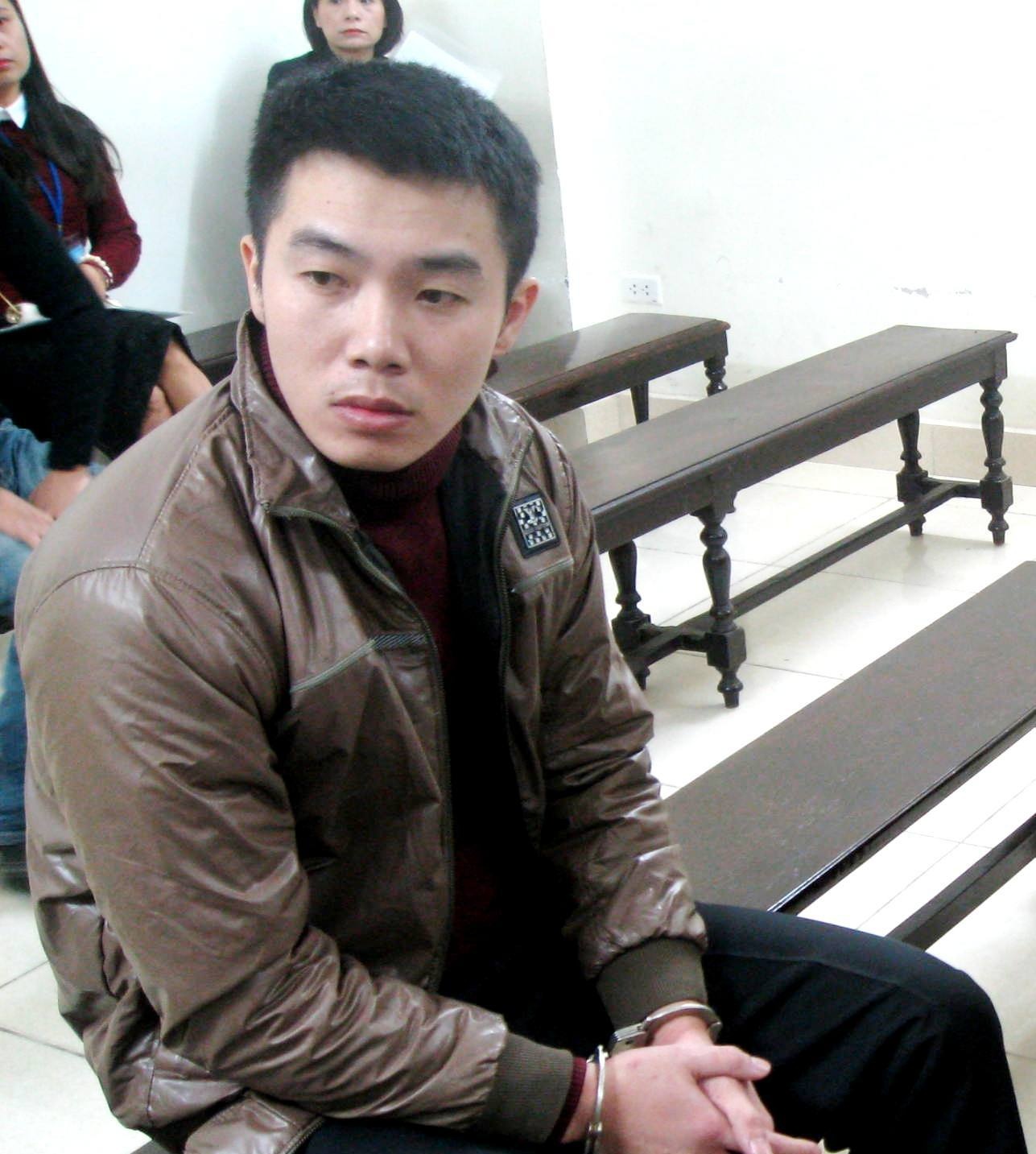 Cuop vong tay cua ban anh 1