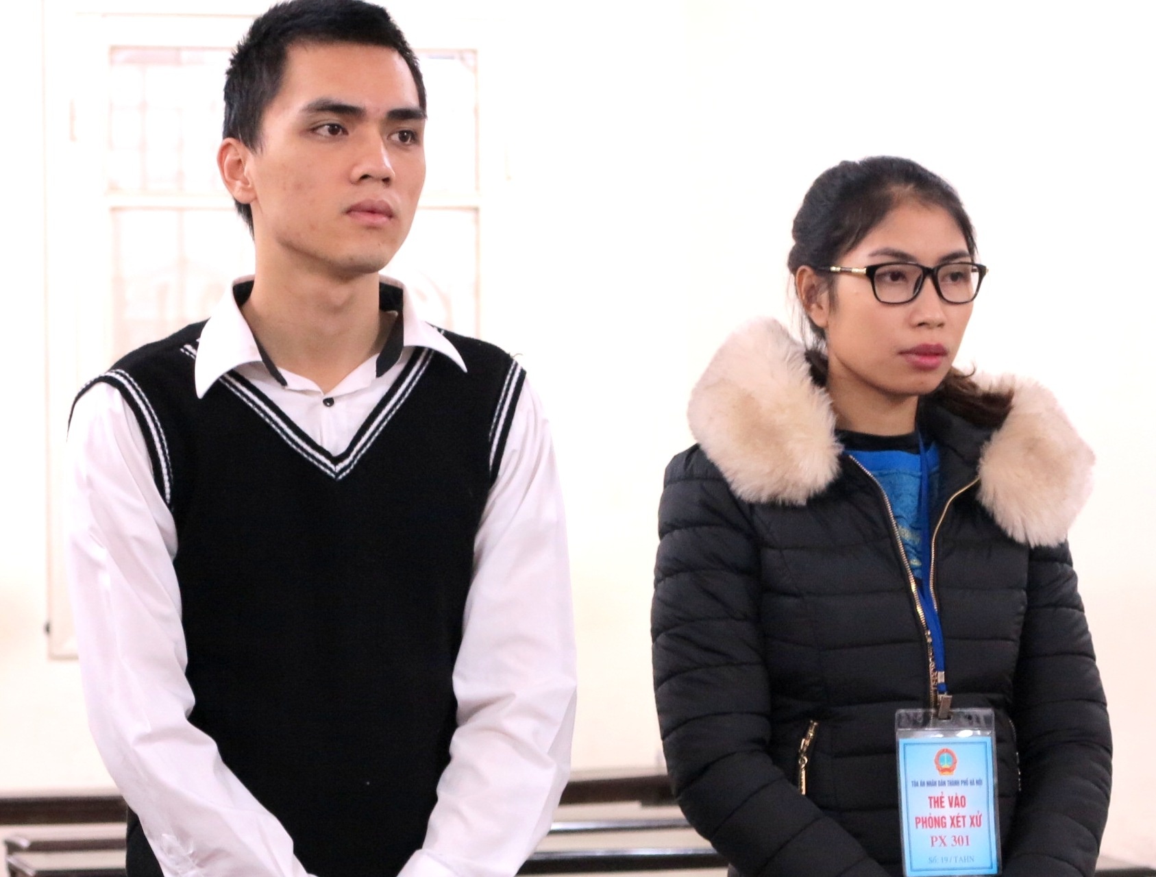 Nu 9X mang an vi cho muon ho chieu, the cu tru hinh anh