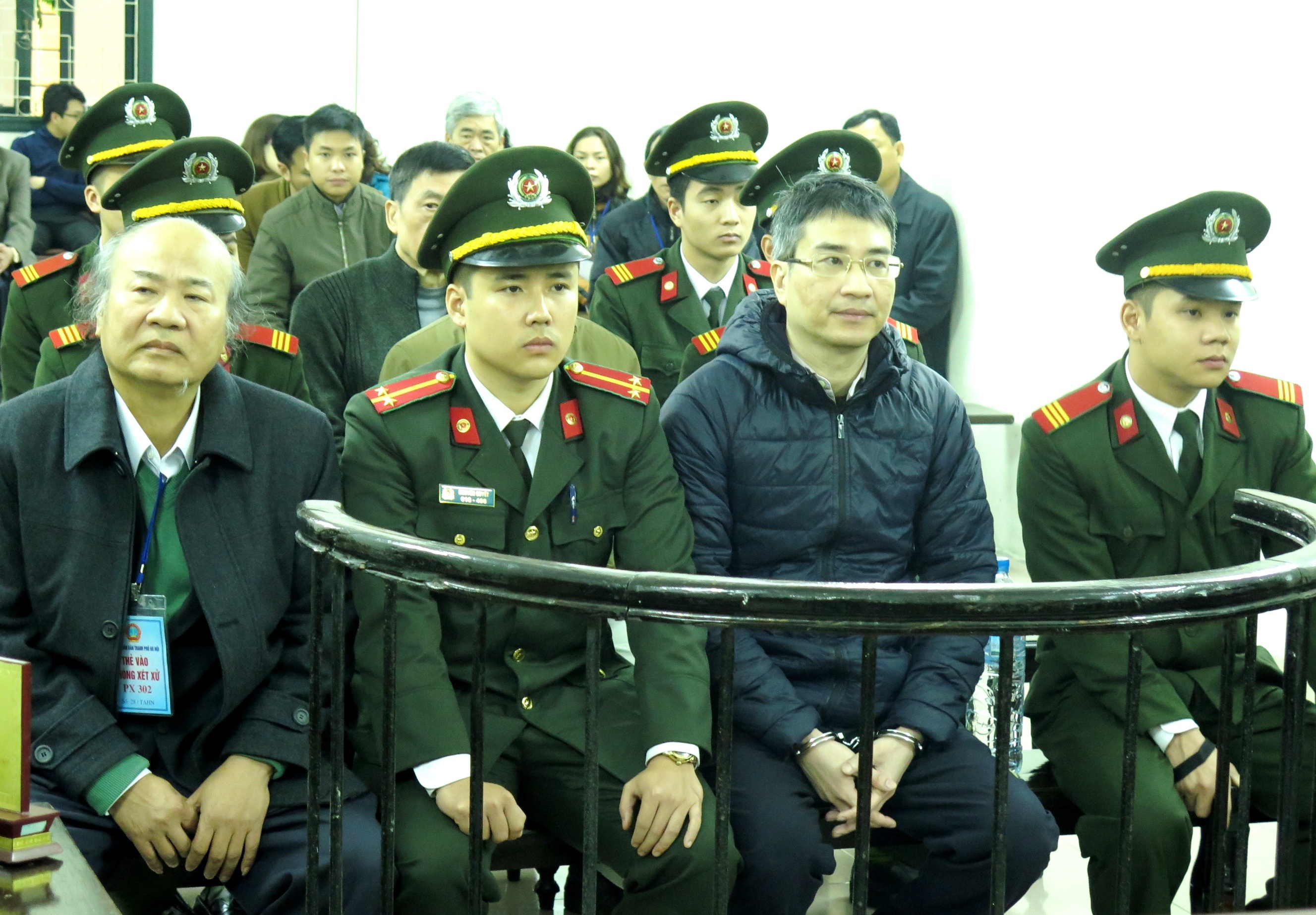 Cuoc song dai gia dinh Giang Kim Dat bay gio ra sao? hinh anh