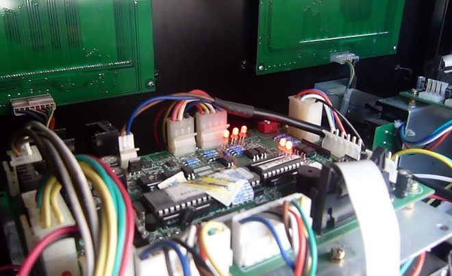 Vu lap chip gian lan xang: Cua hang truong linh 30 thang tu hinh anh