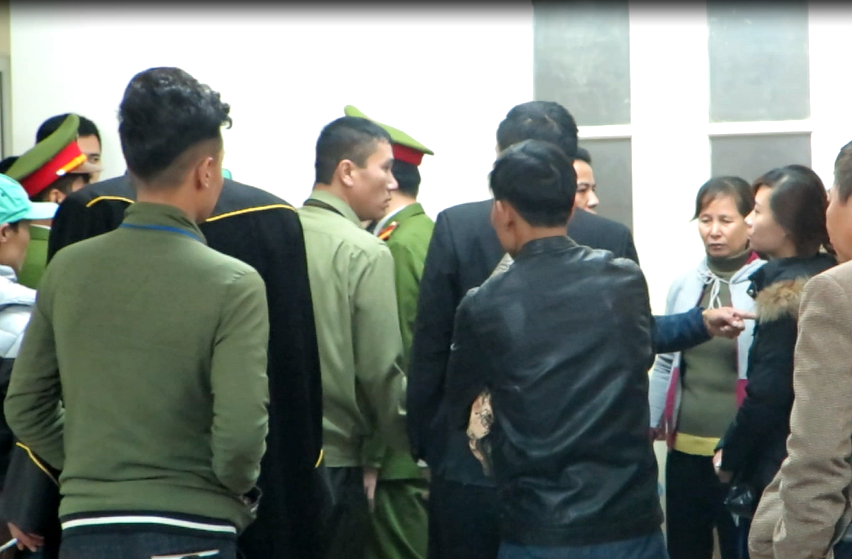 nguoi nha bi cao va nan nhan danh nhau anh 2