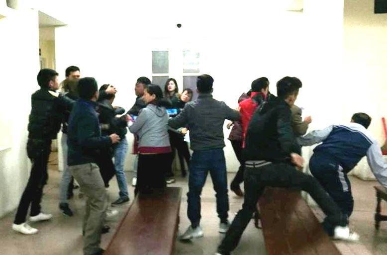 nguoi nha bi cao va nan nhan danh nhau anh 1