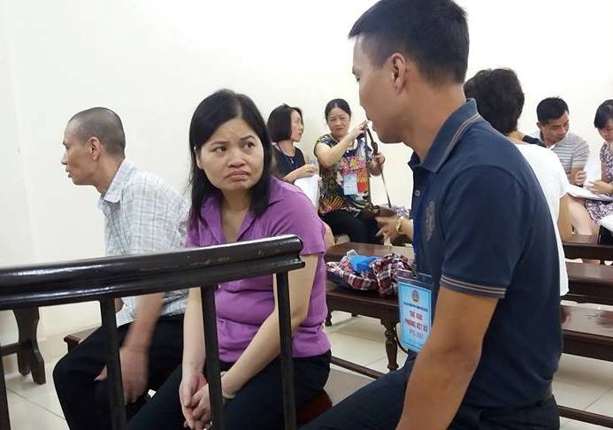 Cap vo chong lua dao nhieu nguoi chiem doat 130 ty dong hinh anh