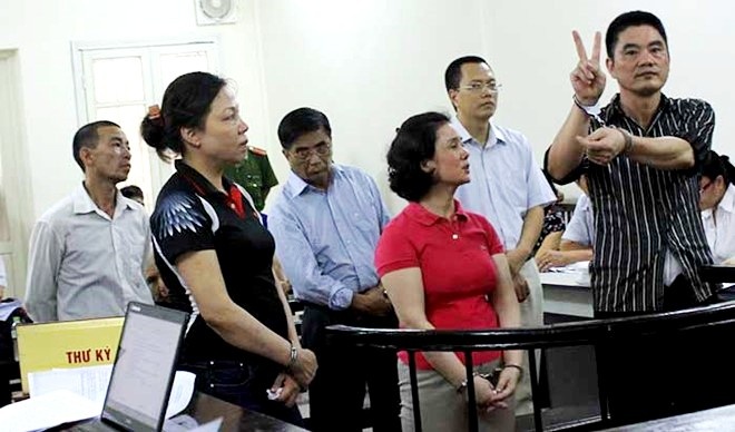 Cuu thieu ta cong an lua tien ty duoc giam an hinh anh