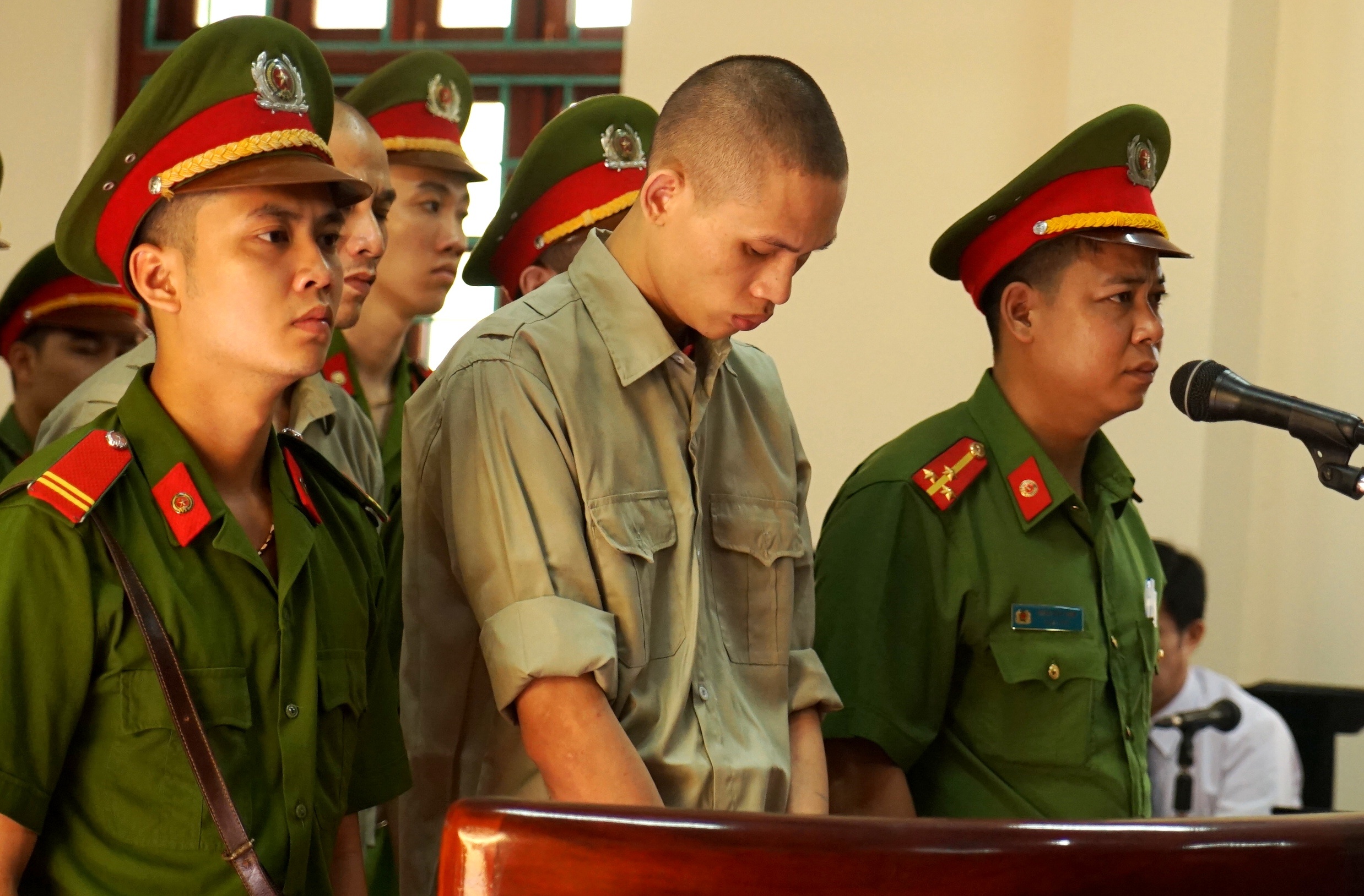 Vu quan tai dieu pho anh 2