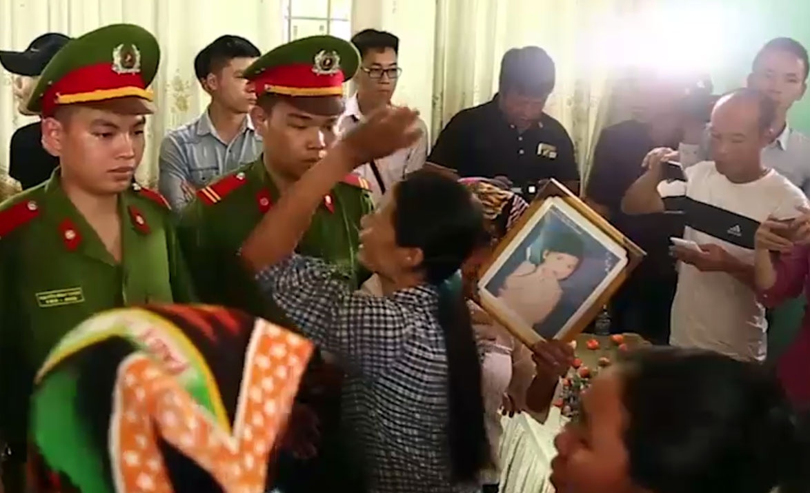 Vu nao loan o buoi xin loi ong Han Duc Long: 'Nen giao duc de ho hieu' hinh anh