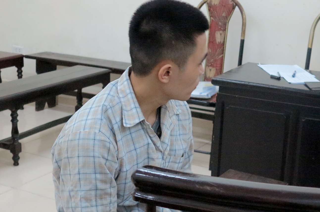 Ga trai ru be gai 13 tuoi vao nha nghi linh 16 nam tu hinh anh