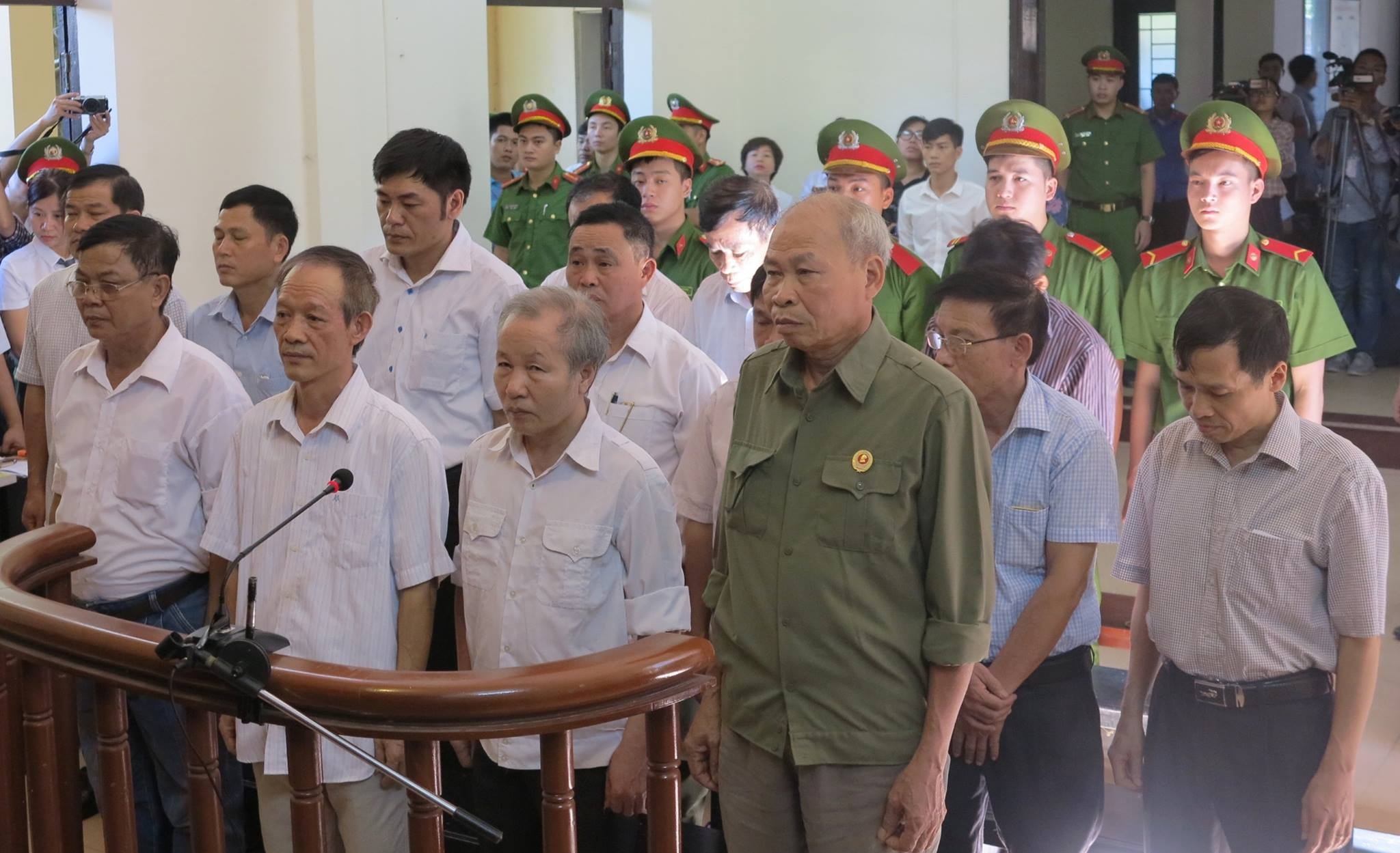 14 cựu cán bộ Đồng Tâm hầu tòa ảnh 1 14 cuu can bo Dong Tam hau toa anh 1
