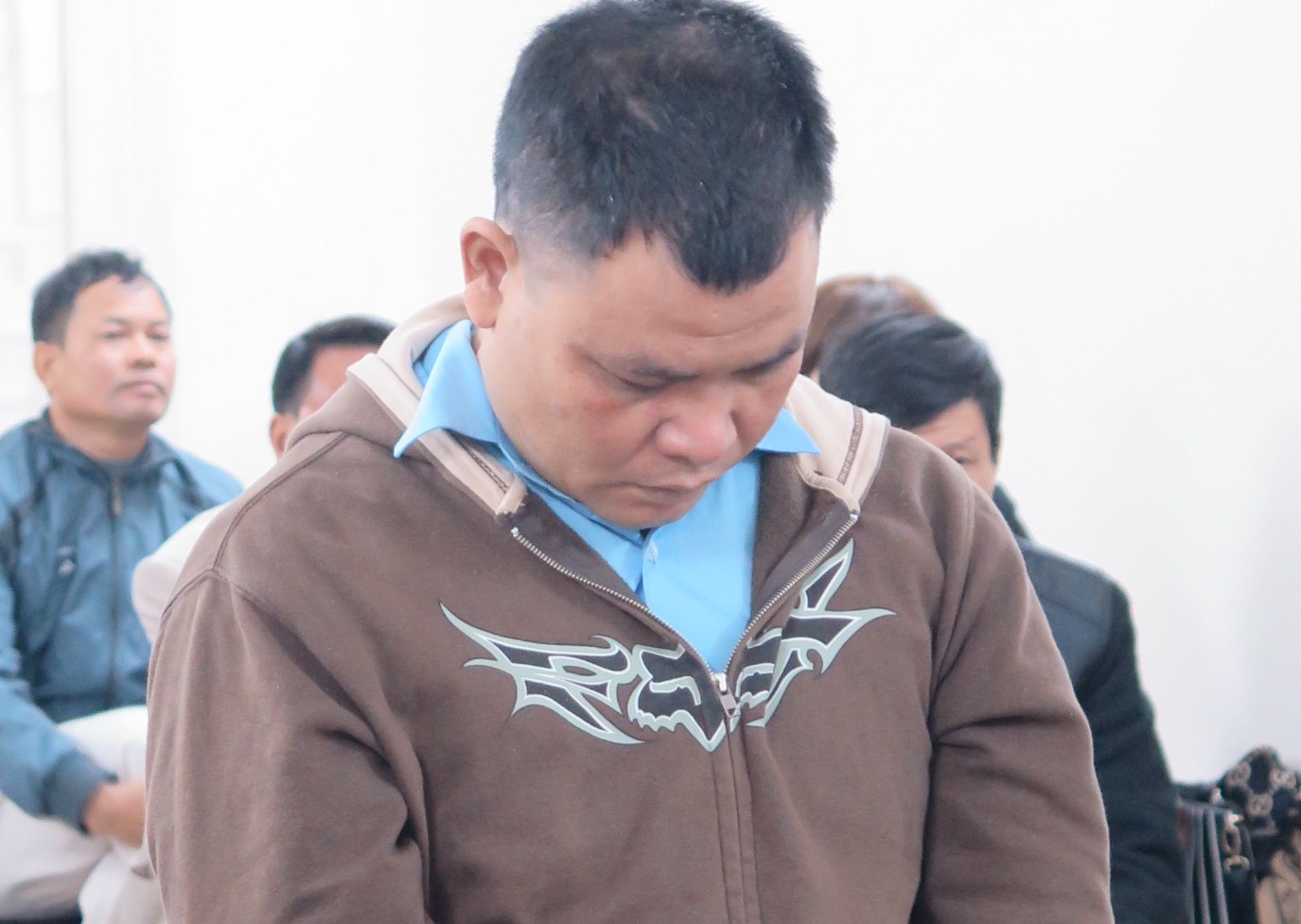 Dai uy cong an lua dao, chiem doat tien ty cua hon chuc nguoi hinh anh