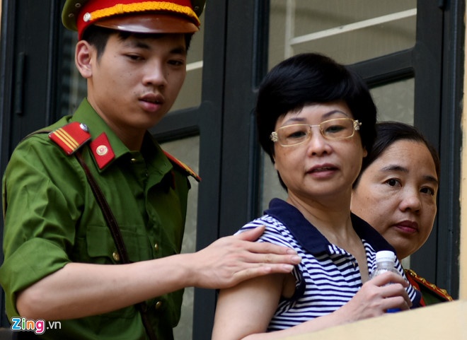 Chau Thi Thu Nga lua dao anh 1