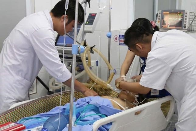 Cuu song nguoi phu nu bi vui trong dat da o Yen Bai hinh anh