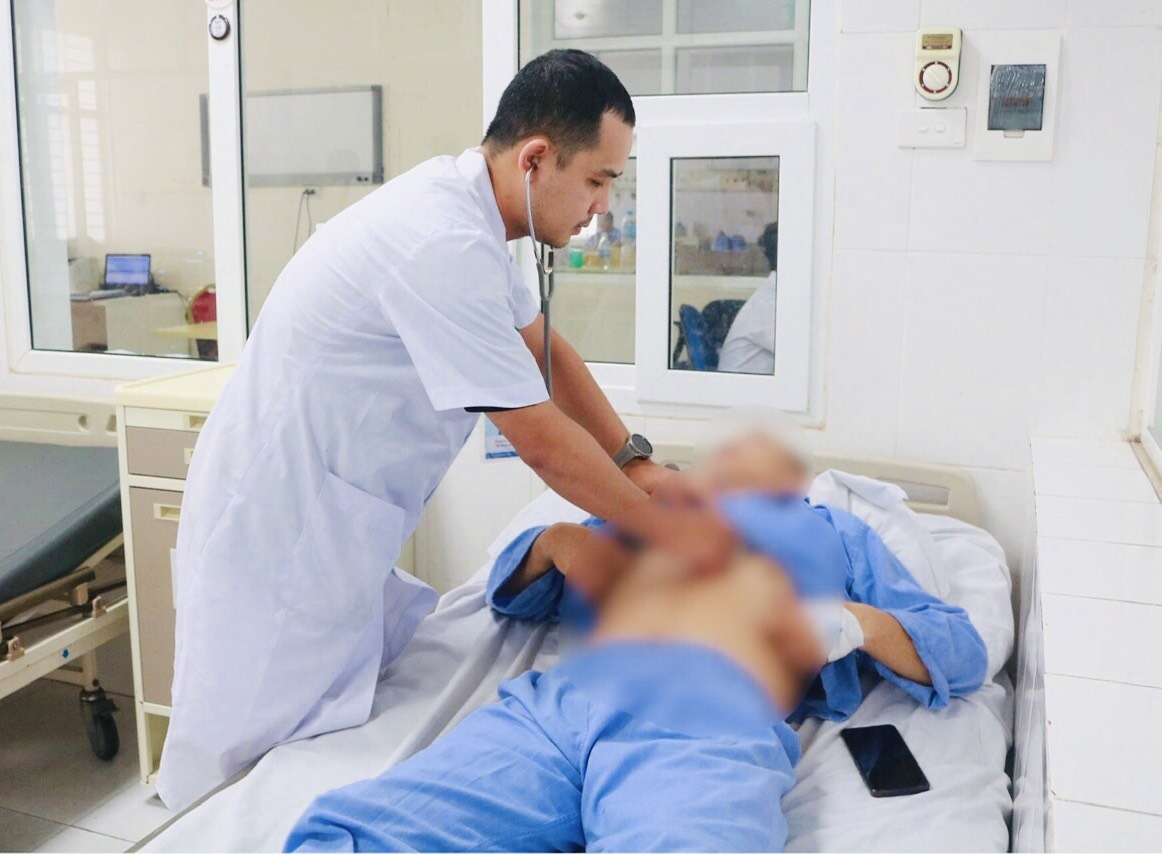 nhap vien do ba ba anh 1