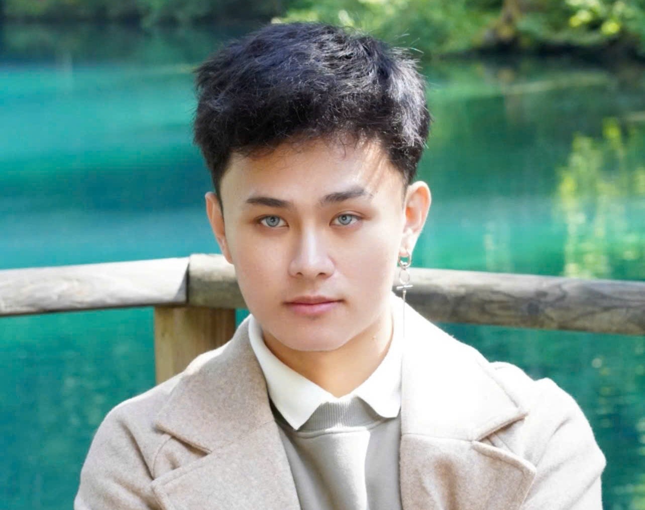 Chi gan 300 trieu de doi mau mat thanh xanh duong hinh anh