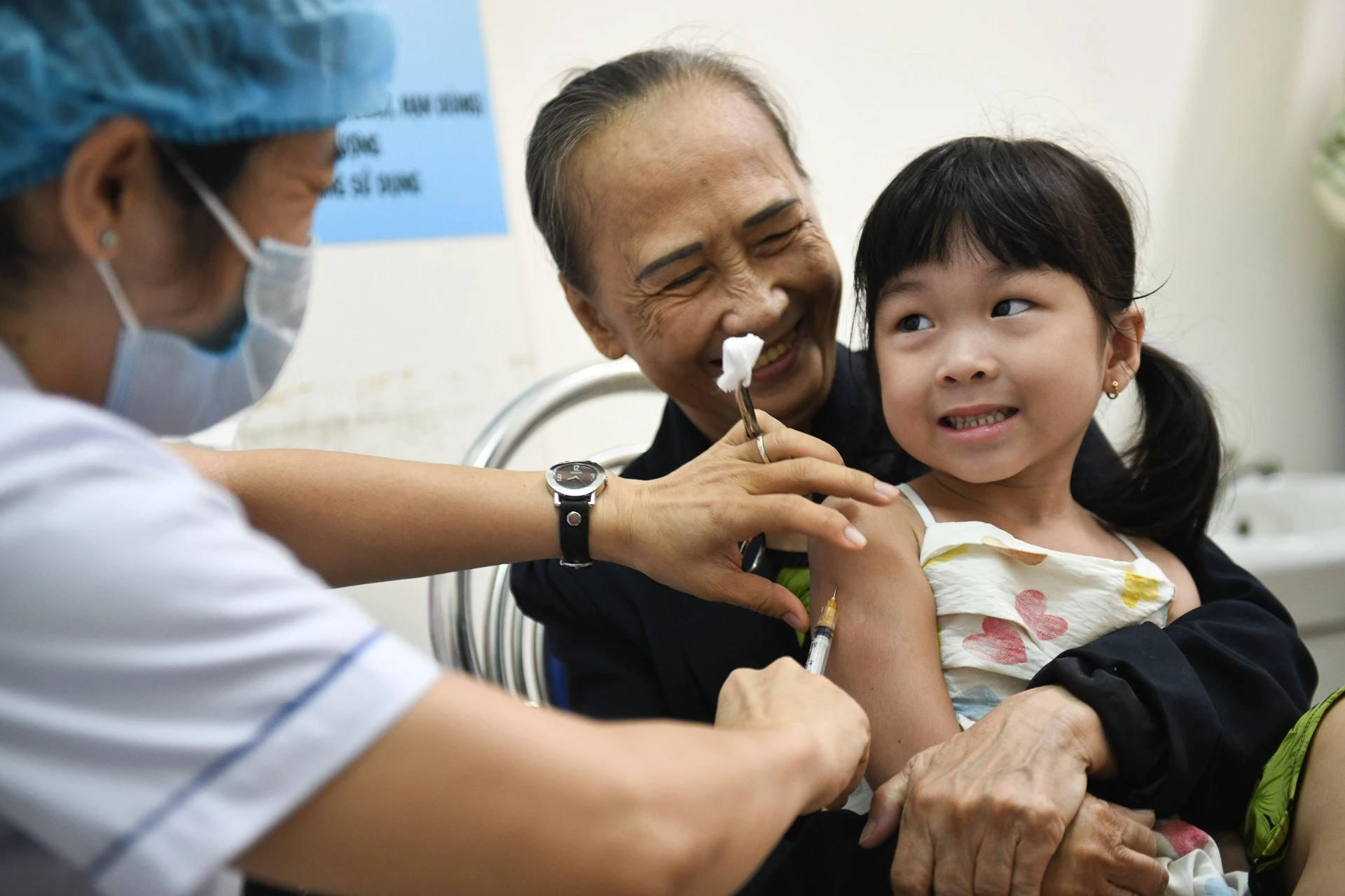 TP.HCM ghi nhan hon 100 ca sot nghi soi trong 1 tuan hinh anh