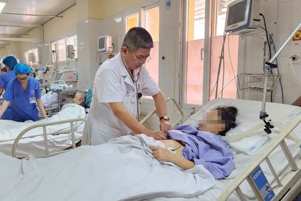 Chu quan voi sot virus, nguoi phu nu phai loc mau lien tuc 72 gio hinh anh
