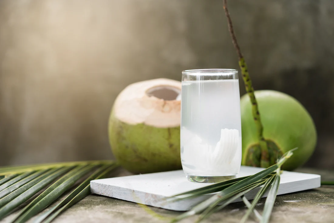 Nhung nguoi khong nen uong nuoc dua hinh anh