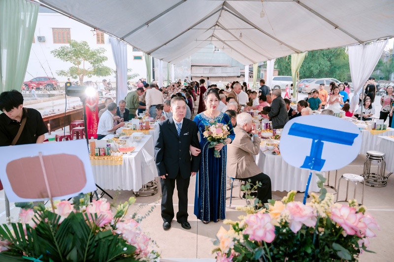 Ong bo bi ung thu bat khoc noi mot dieu trong le ky niem 50 nam cuoi hinh anh