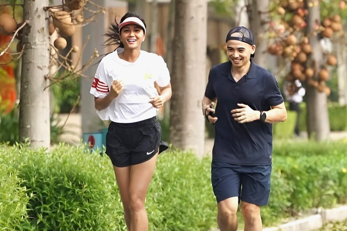 Hinh anh H’Hen Nie chay cung chong gay chu y hinh anh