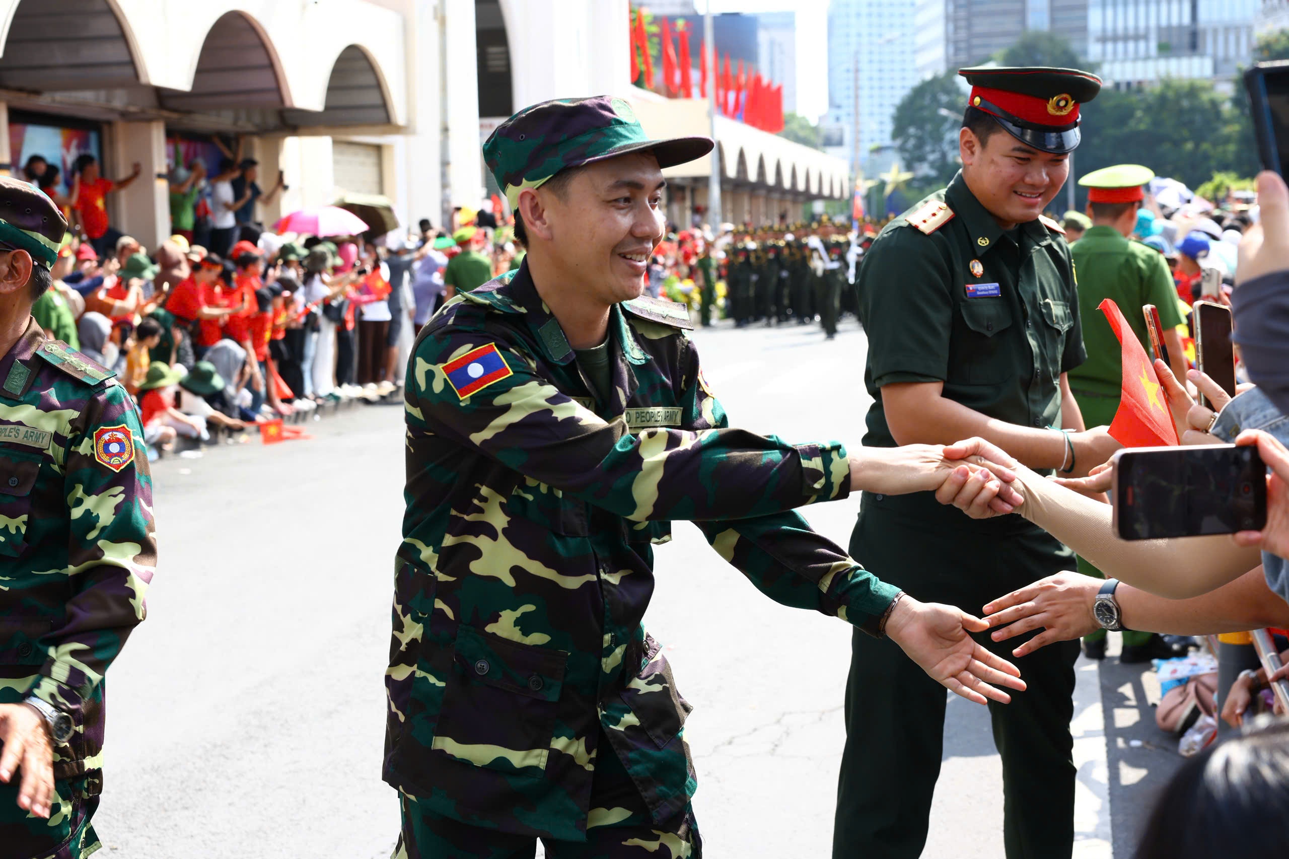 Chien si Lao sau tong duyet: 'Xin chao, xin cam on Viet Nam' hinh anh