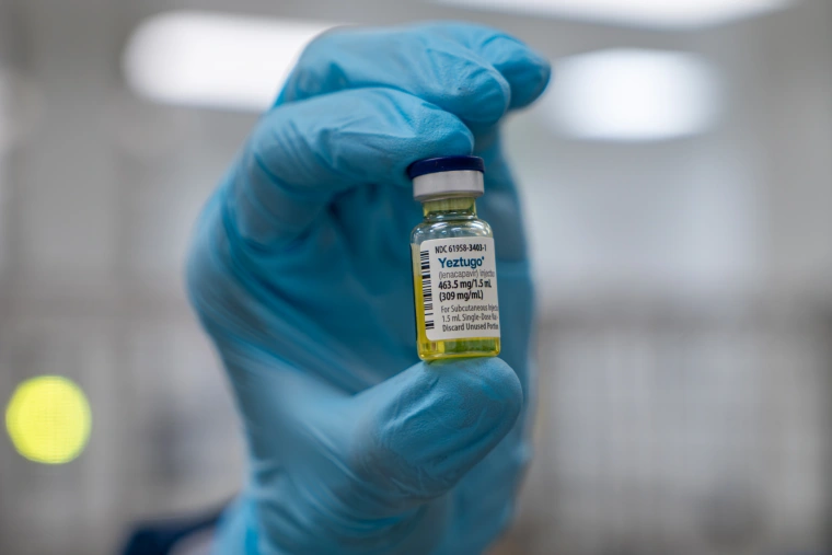 Thuoc tiem ngua HIV dau tien tren the gioi vua duoc phe duyet hinh anh